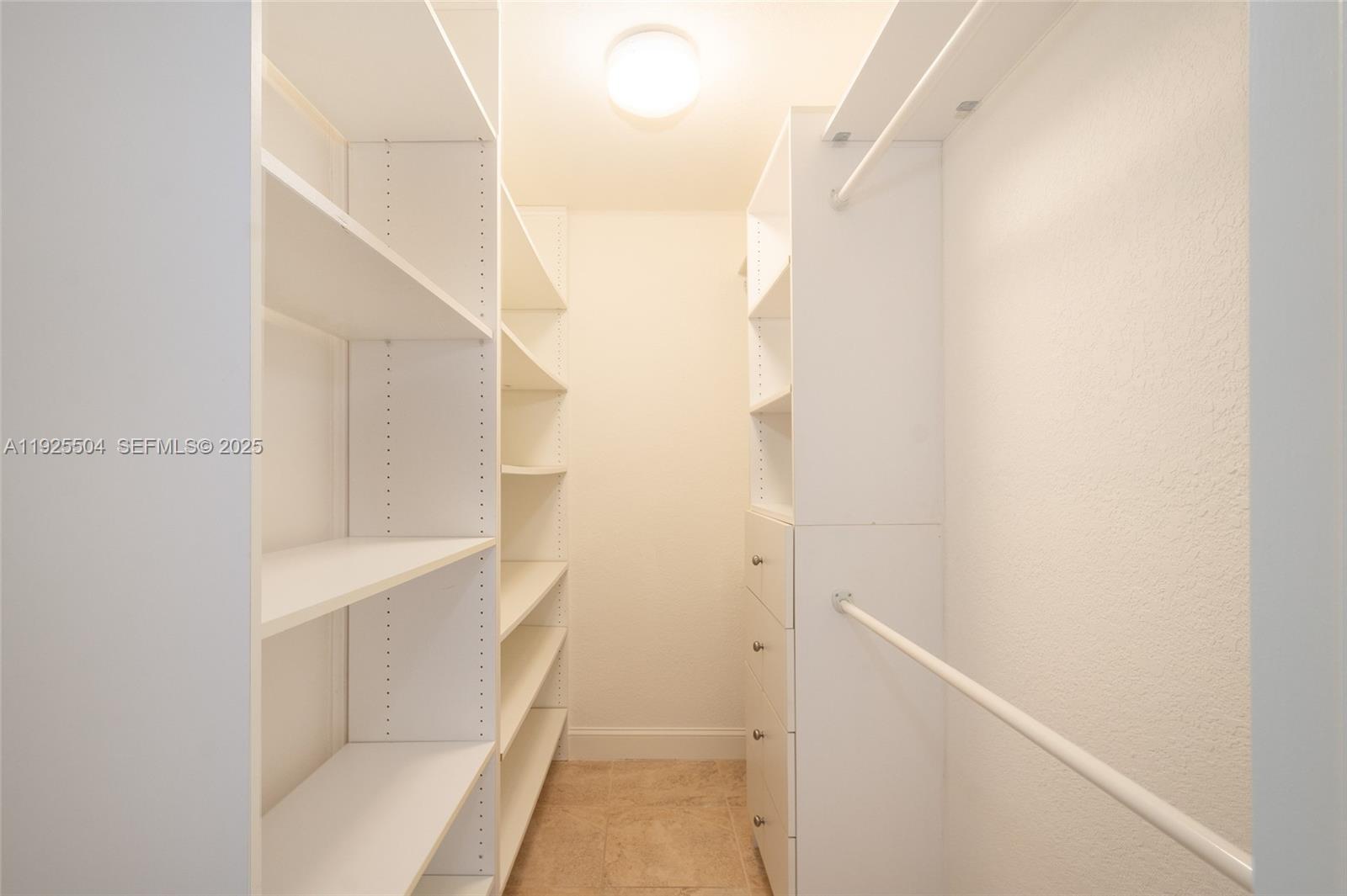 EXECUTIVE MANORS - Residential