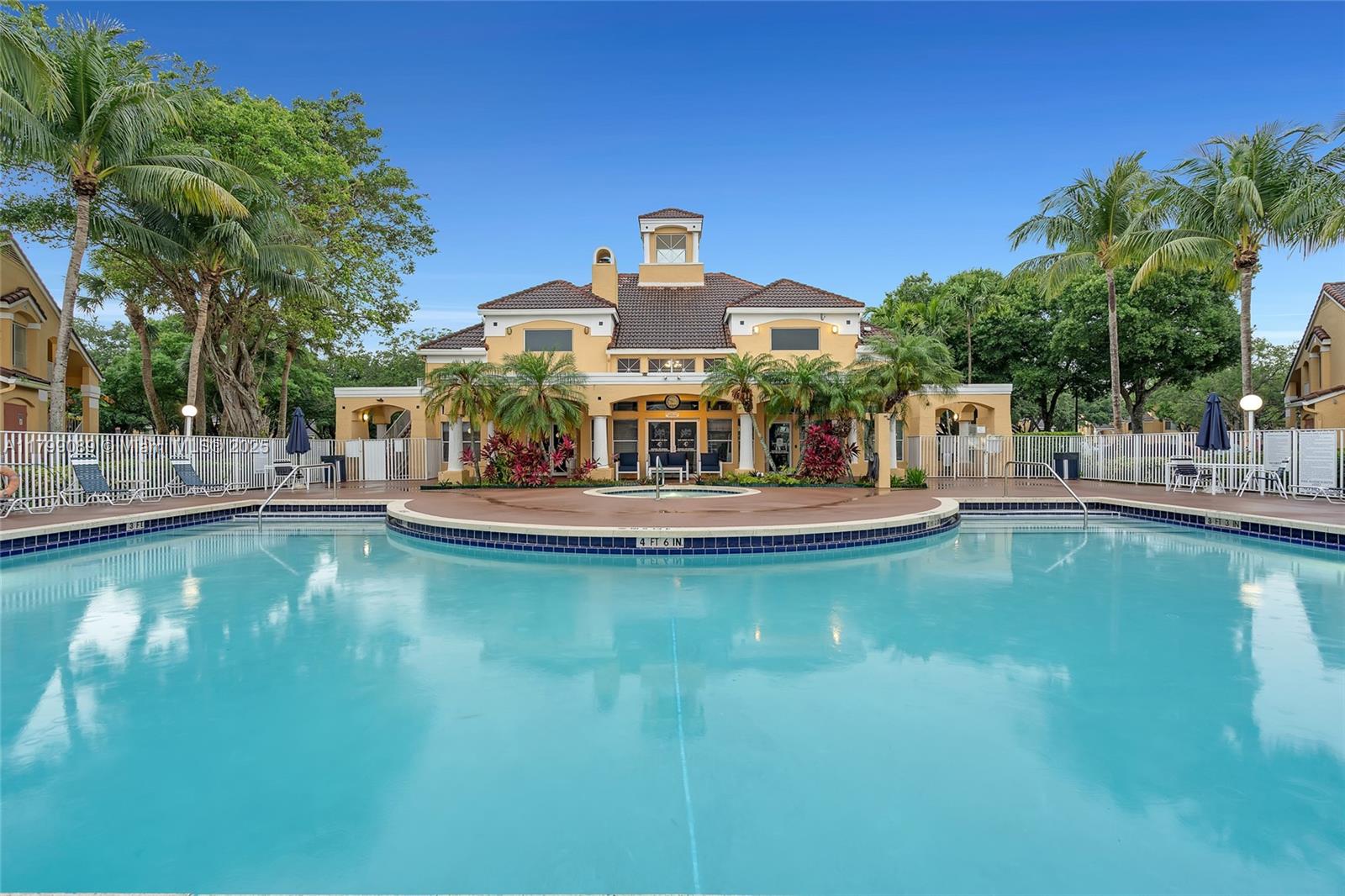 Property for Sale at 2440 Nw 33rd St 1804, Oakland Park, Miami-Dade County, Florida - Bedrooms: 2 
Bathrooms: 2  - $230,000