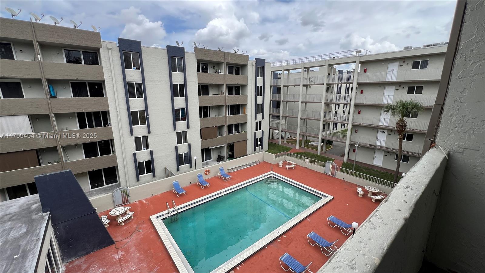 10000 Nw 80th Ct 2416, Hialeah Gardens, Miami-Dade County, Florida - 2 Bedrooms  
2 Bathrooms - 