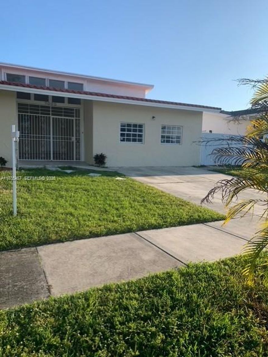 Excellent property in Cutler Bay. NO HOA!!!  NO MANDATORY FLOOD INSURANCE ZONE!!!!!  Offers 4/3 with double Master Bedrooms with private ensuite or an income producing separate room to rent out. Corner property on a cul-de-sac/dead end-ish street. Fenced with double gate with room for boat and/or trailer. Large driveway fits 4+cars. Lots of natural light with high ceilings. New appliances being delivered. Covered patio. Large closets throughout. Plenty of room for a large family.