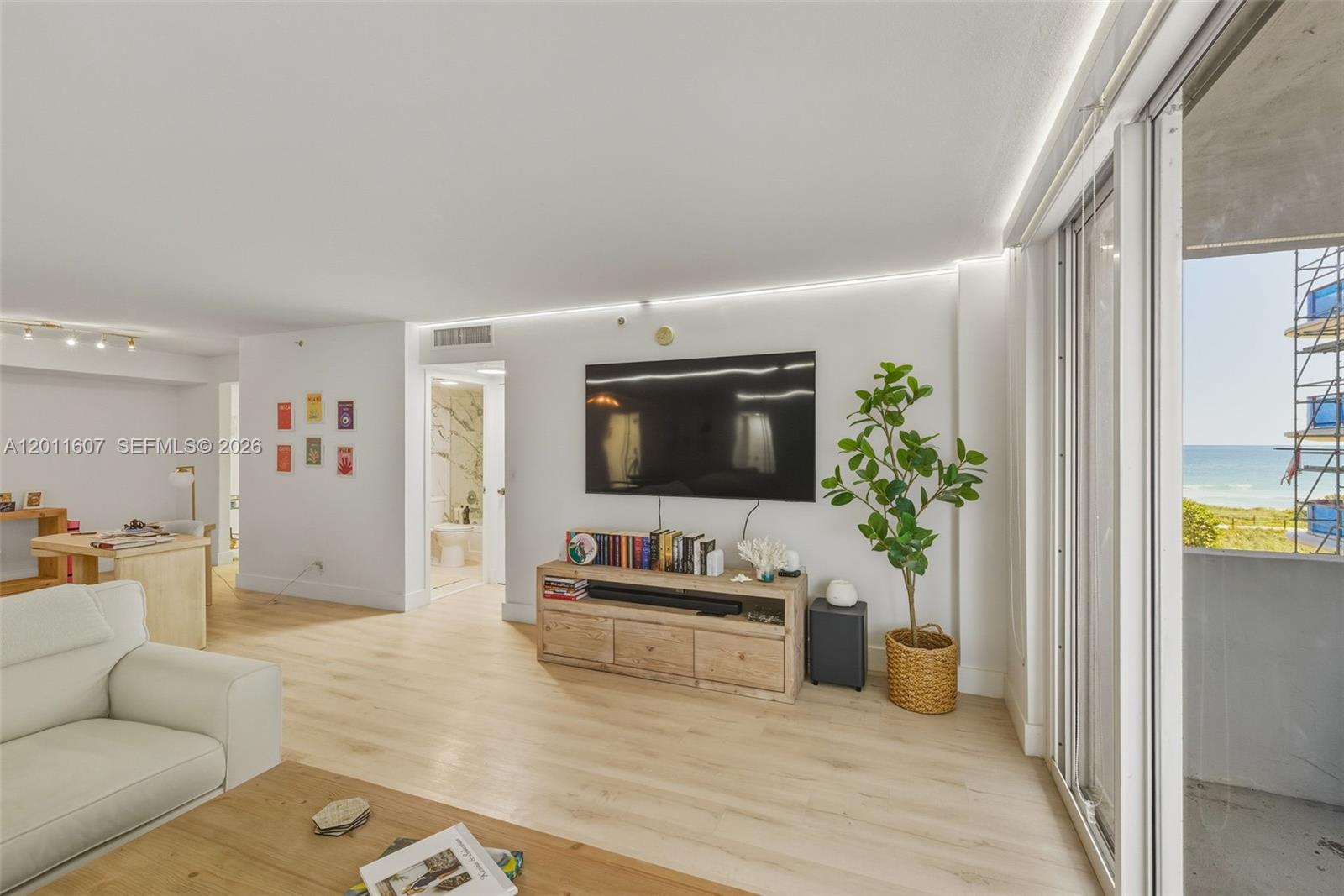 CARLISLE ON THE OCEAN CON - Residential Lease
