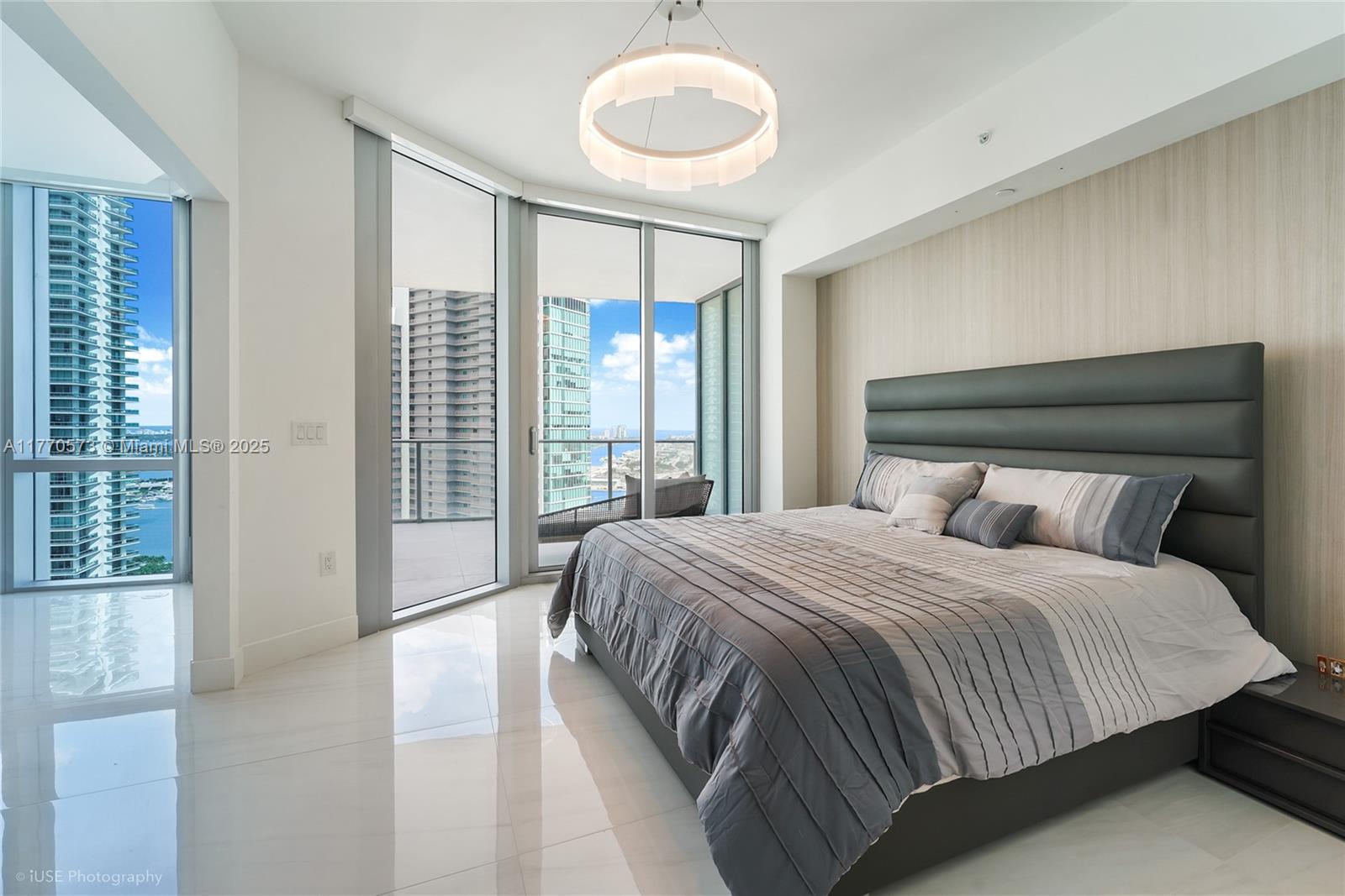 PARAMOUNT MIAMI WORLDCENT - Residential Lease