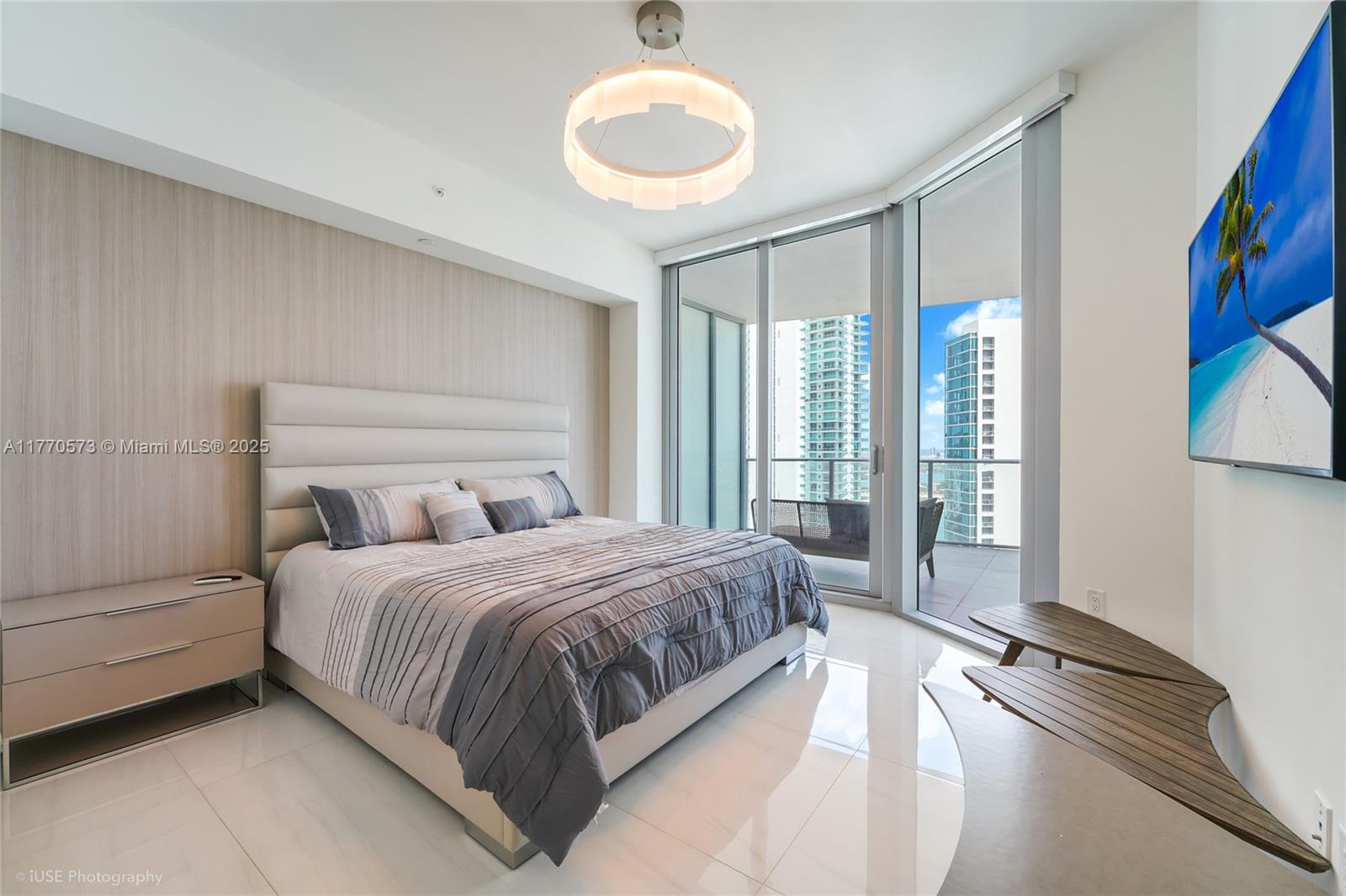 PARAMOUNT MIAMI WORLDCENT - Residential Lease