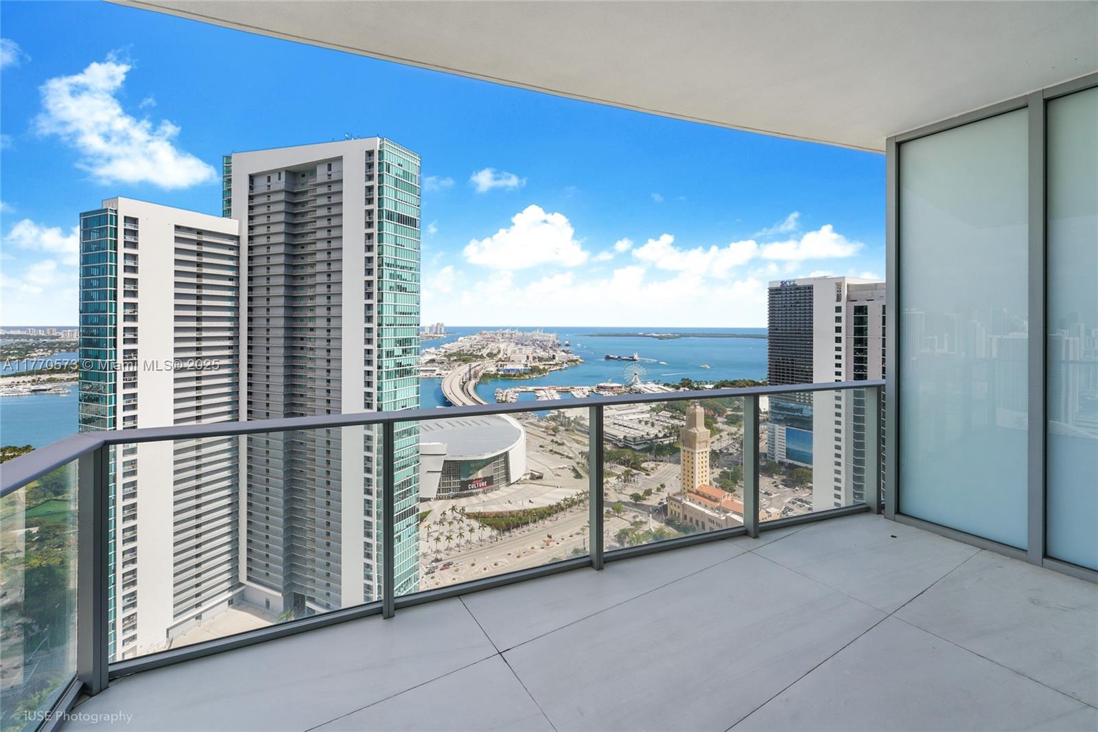 PARAMOUNT MIAMI WORLDCENT - Residential Lease