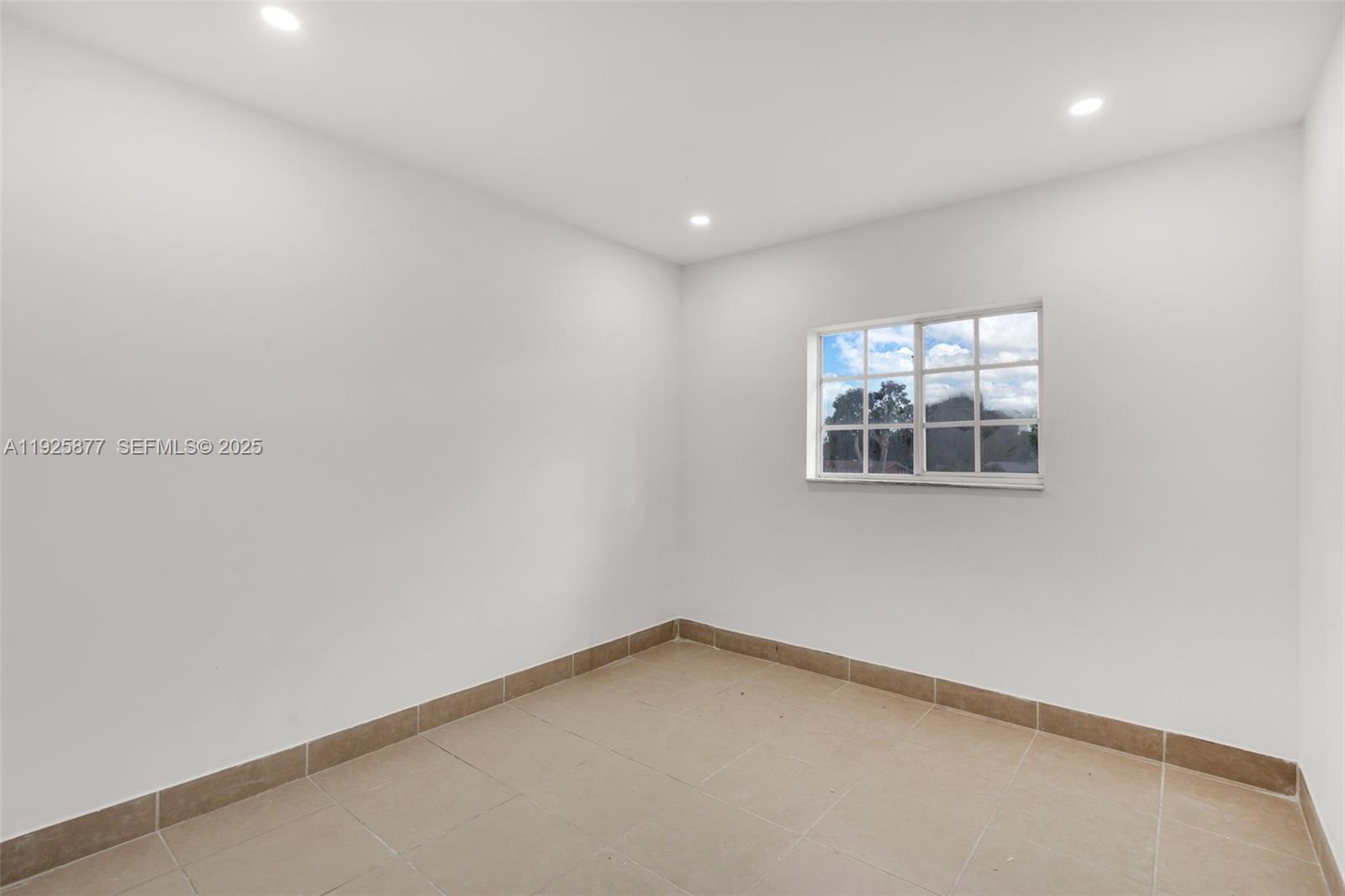 CAROL CITY 3RD ADDN - Residential Lease