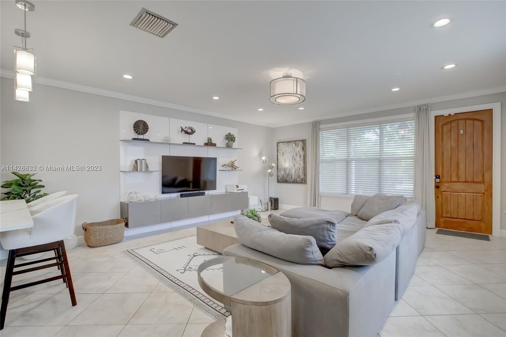 Photo of 605 SW 10th St, Fort Lauderdale, FL 33315 (MLS # A11426832)