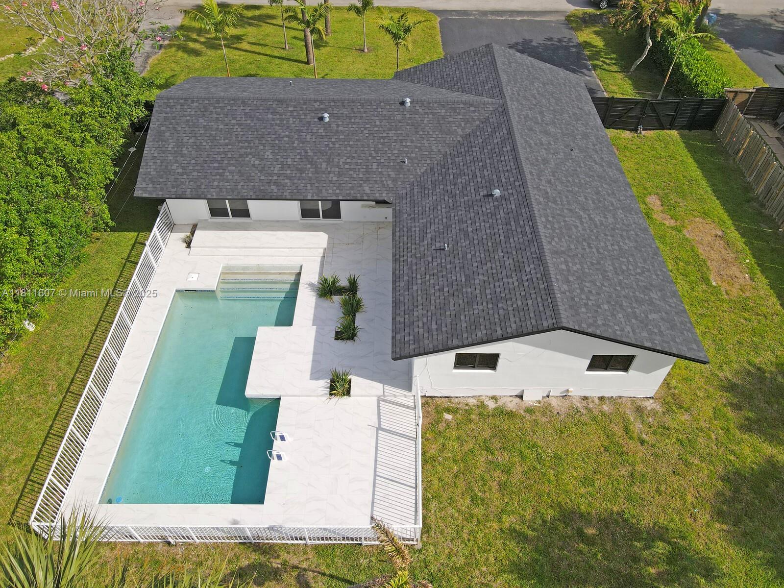 4220 SW 4th St