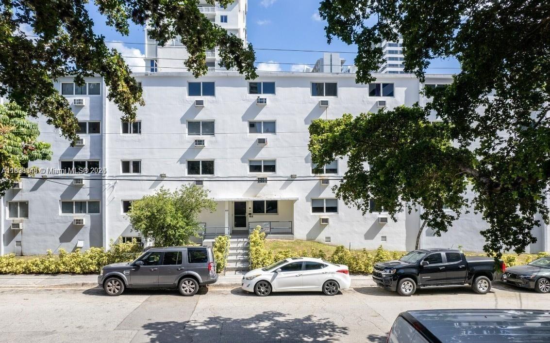 6 MONTH LEASE
Remodeled studio unit in the heart of Brickell. Located on the second floor, this apartment is within walking distance from the best Bars, Restaurants, Shopping & More. The unit features stainless Steel appliances, vinyl flooring, a modern kitchen & bathroom, Windows AC, and impact windows. The boutique building features charming landscaping, one assigned parking, and secure gated premises. Rent includes water and garbage. Move quickly with the Rapid Approval process. First Month + 1 Security Deposits for move-in!
Owner pays for water. Tenant pays for FPL and internet. Parking included in the rent.