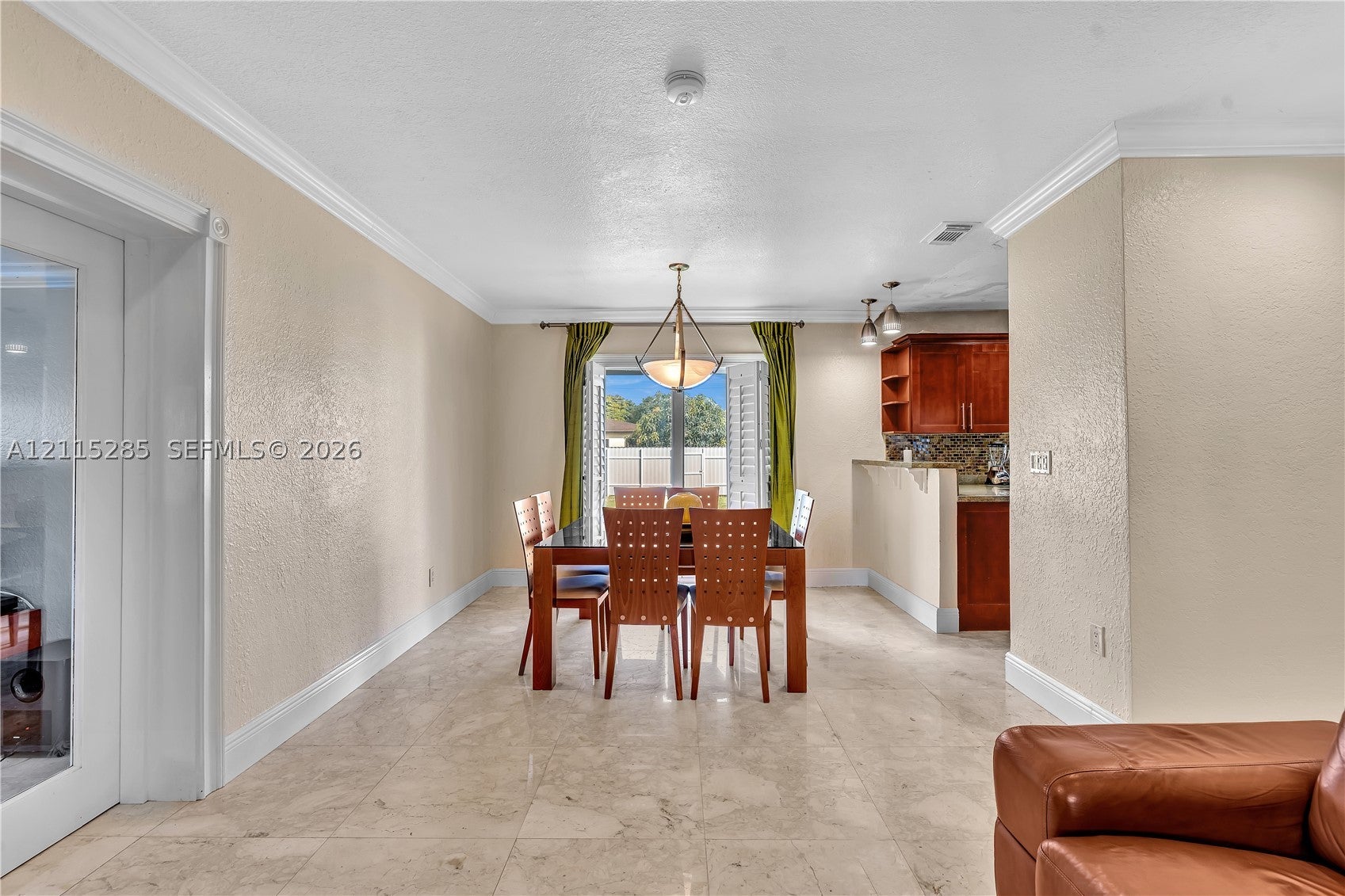 14221 Carver Dr, Miami FL 33176