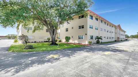 Condominium in Hollywood FL 5300 Washington St St.jpg