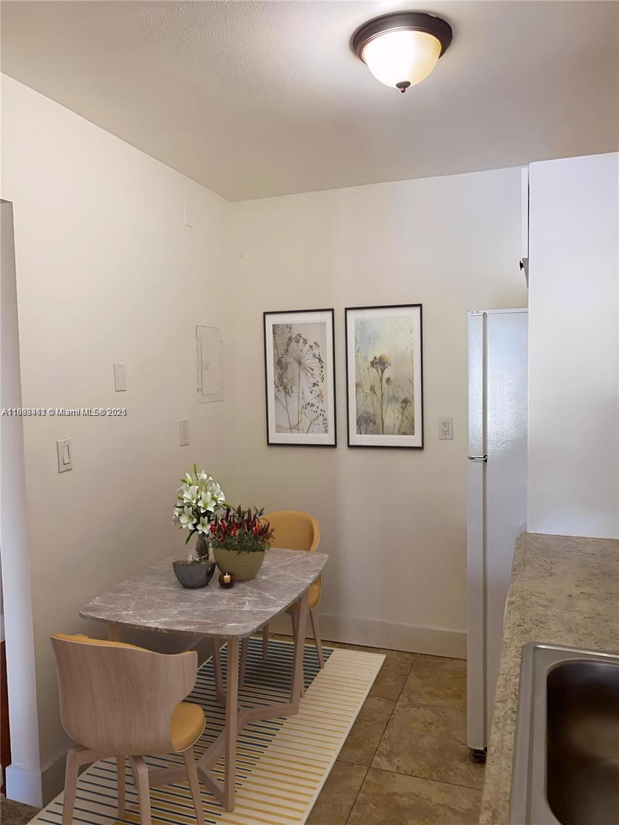 CAMINO CIRCLE CONDO - Residential