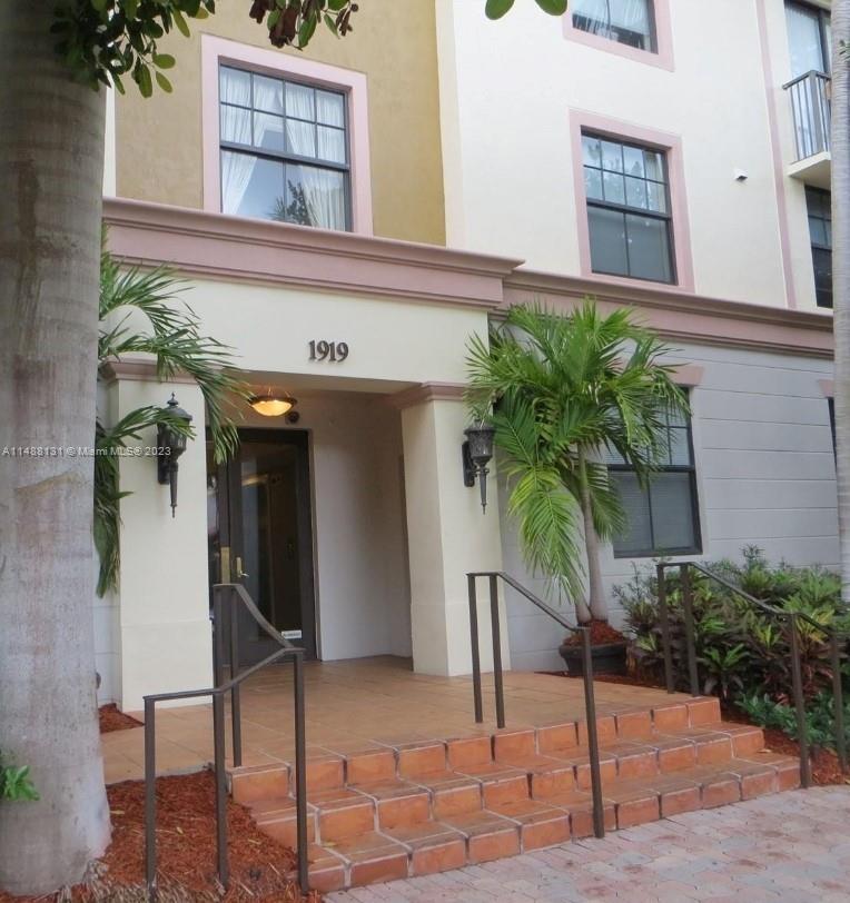 Property: 1919 Van Buren St 111A,Hollywood, FL