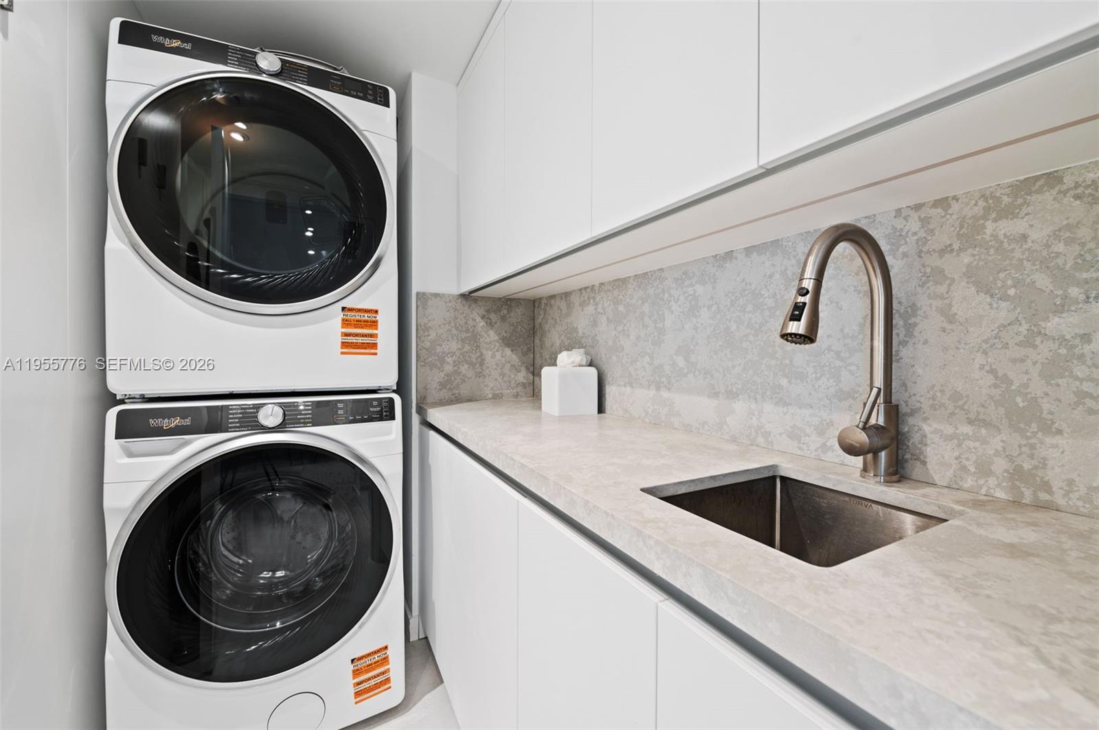 KENILWORTH CONDO - Residential