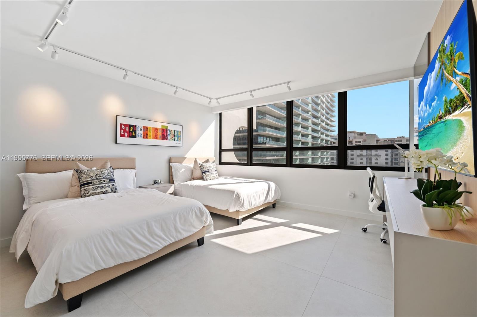 KENILWORTH CONDO - Residential