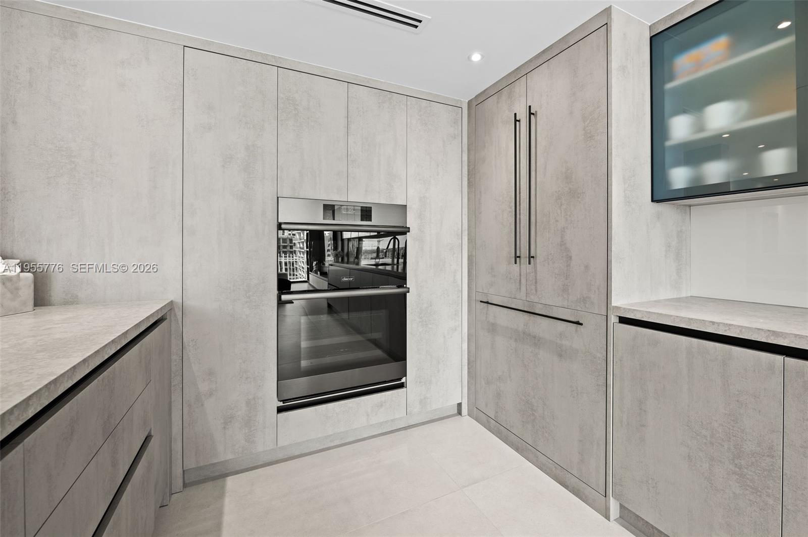 KENILWORTH CONDO - Residential