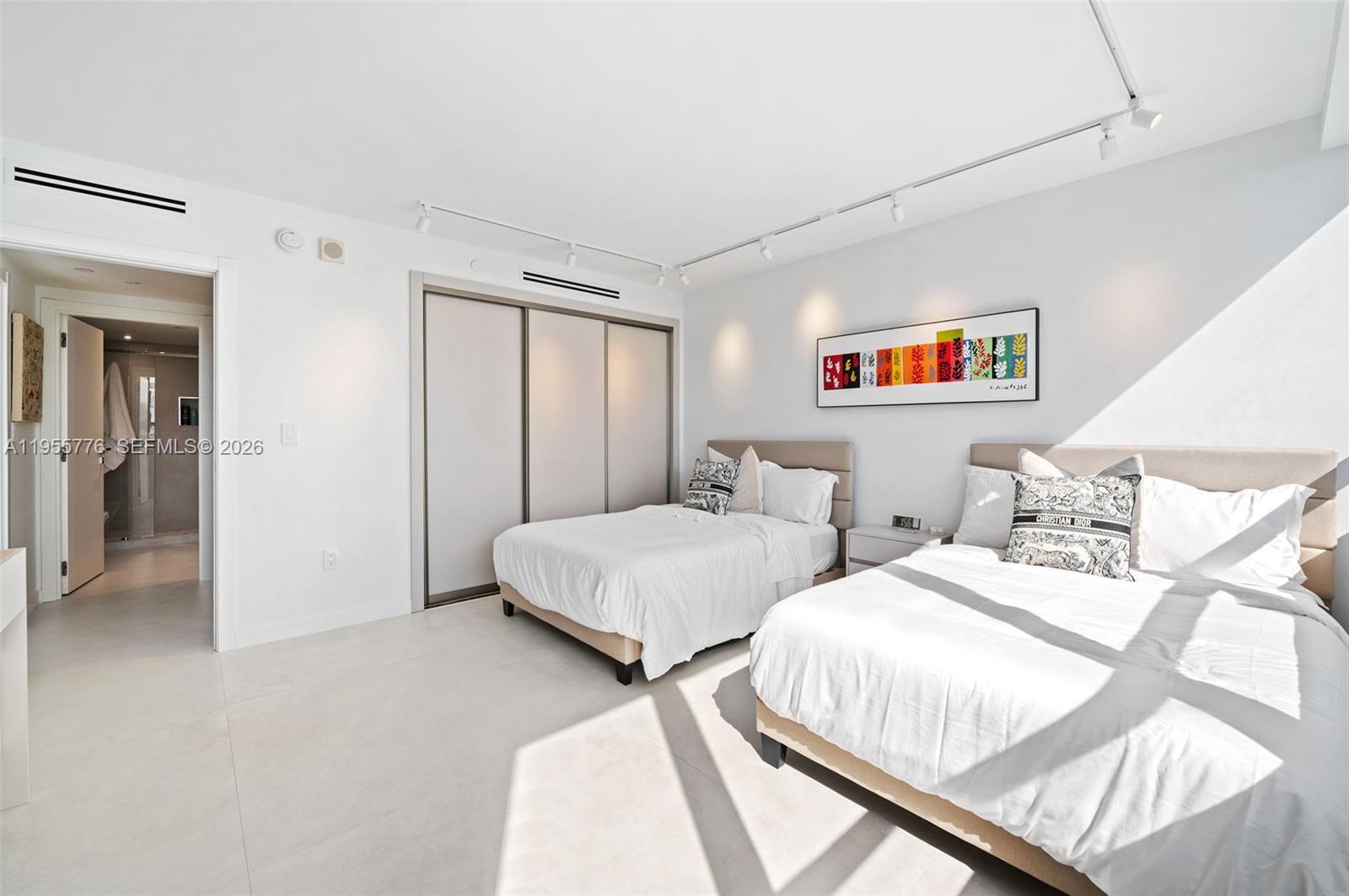 KENILWORTH CONDO - Residential