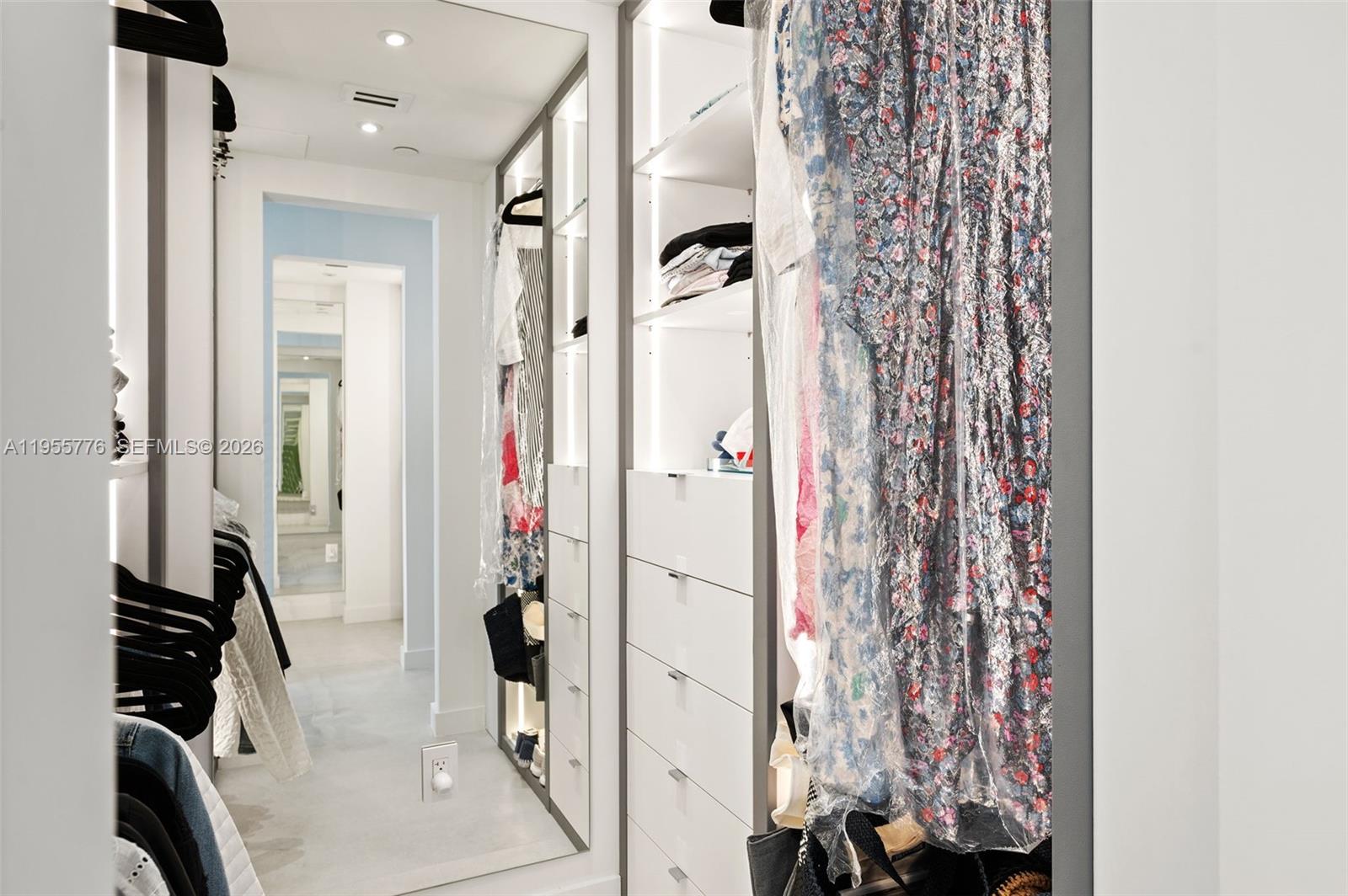 KENILWORTH CONDO - Residential