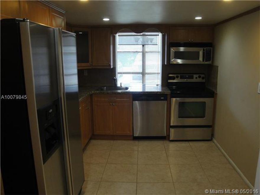 1 BED + DEN / 1.5 BATH. UPDATED AND READY FOR A NEW TENANT. PLENTY OF CLOSETS. CREDIT SCORE 620 BY ASSOCIATION. 24 HOUR SECURITY. CLOSE TO GULFSTREAM VILLAGE & CASINO, AVENTURA, HALLANDALE & HOLLYWOOD. BUILDING WITH FULL AMENITIES, TENNIS, BBQ AREA, GYM, POOL, CLUBHOUSE + MINUTES TO THE BEACH. VACANT. LOCKBOX. EASY TO SHOW. CALL AGENT FOR CODE.