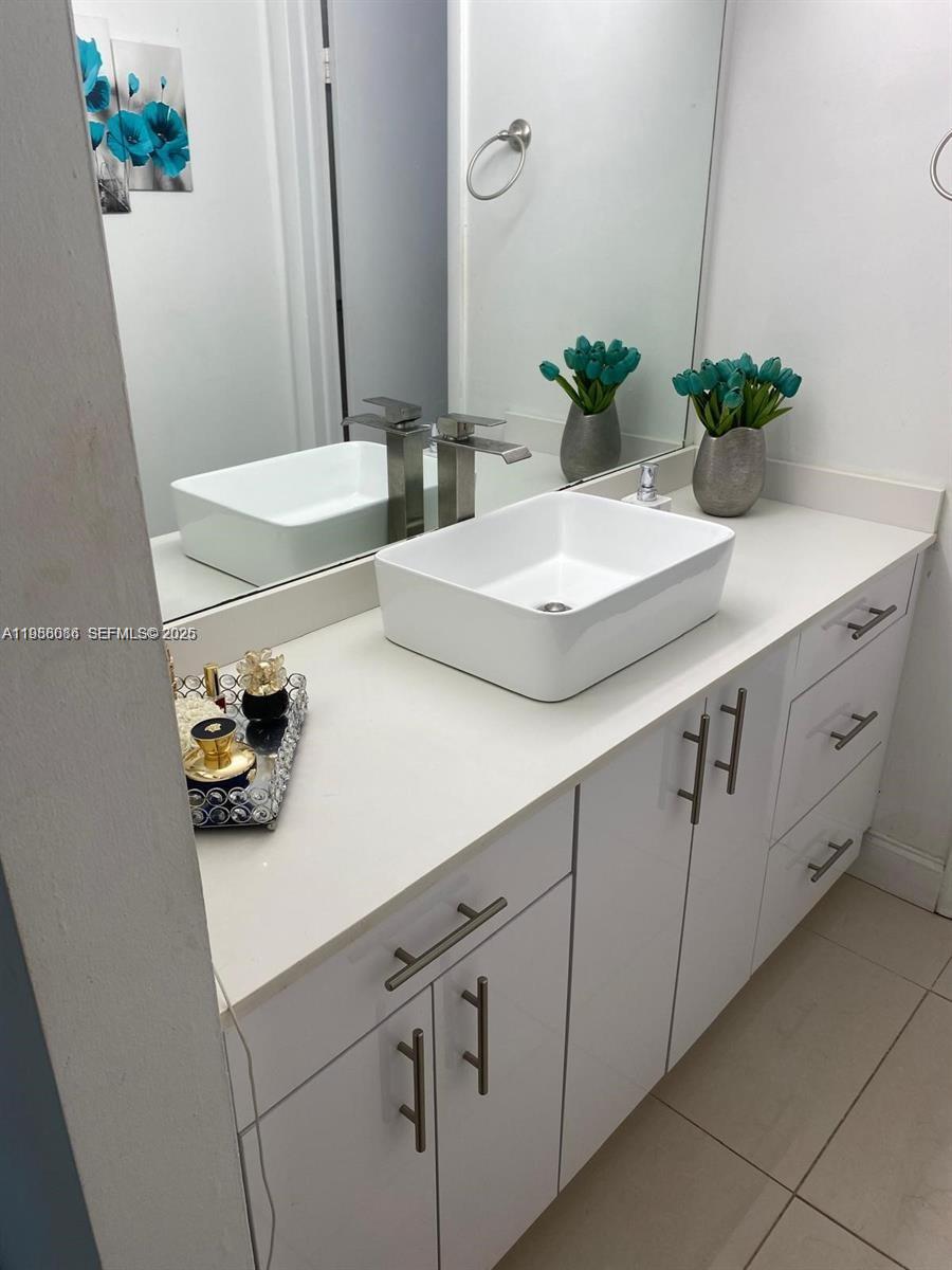 GREENS CONDO APTS PHASE I - Residential