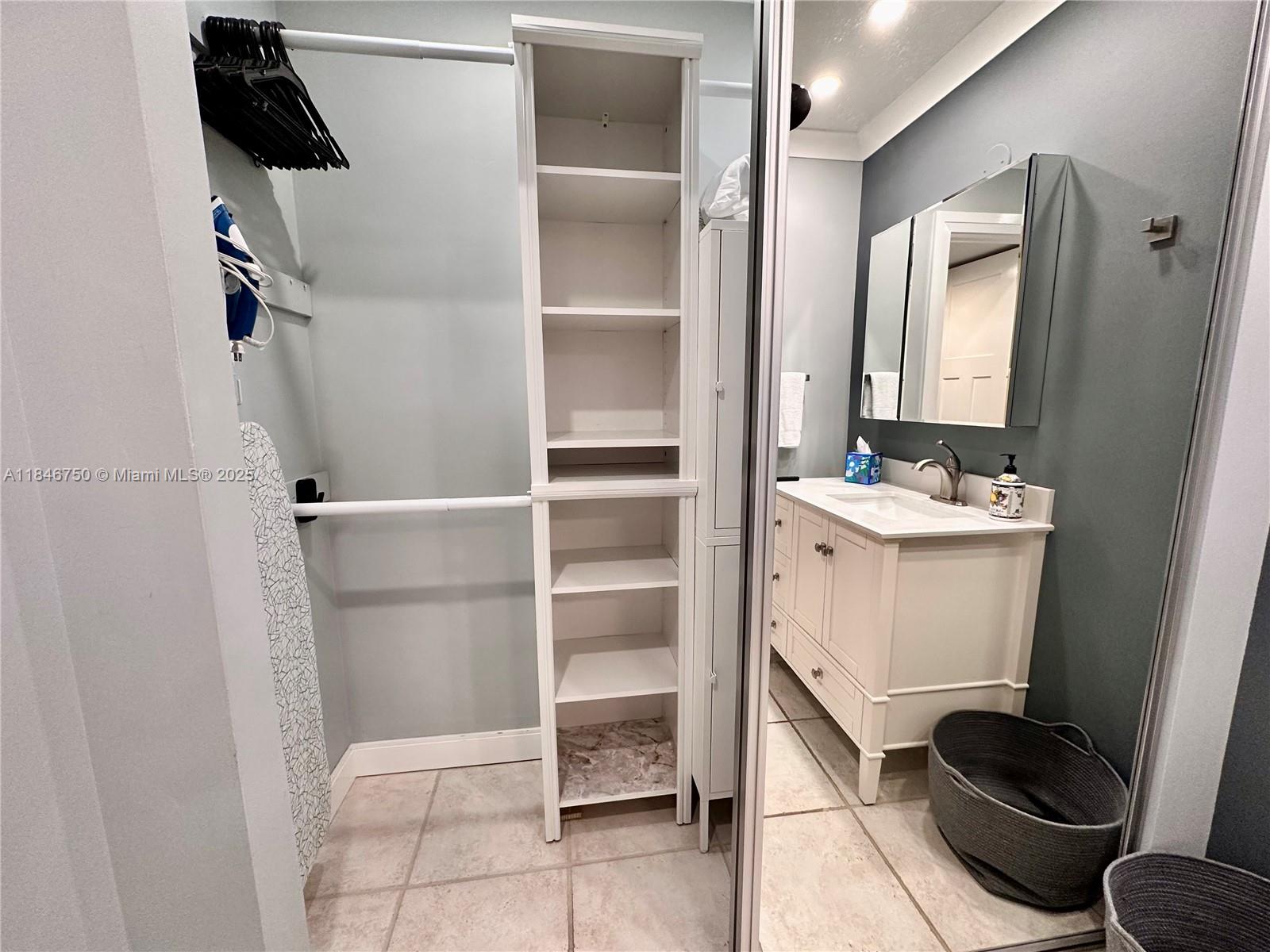 INTERNATIONAL STUDIO APT - Residential Lease