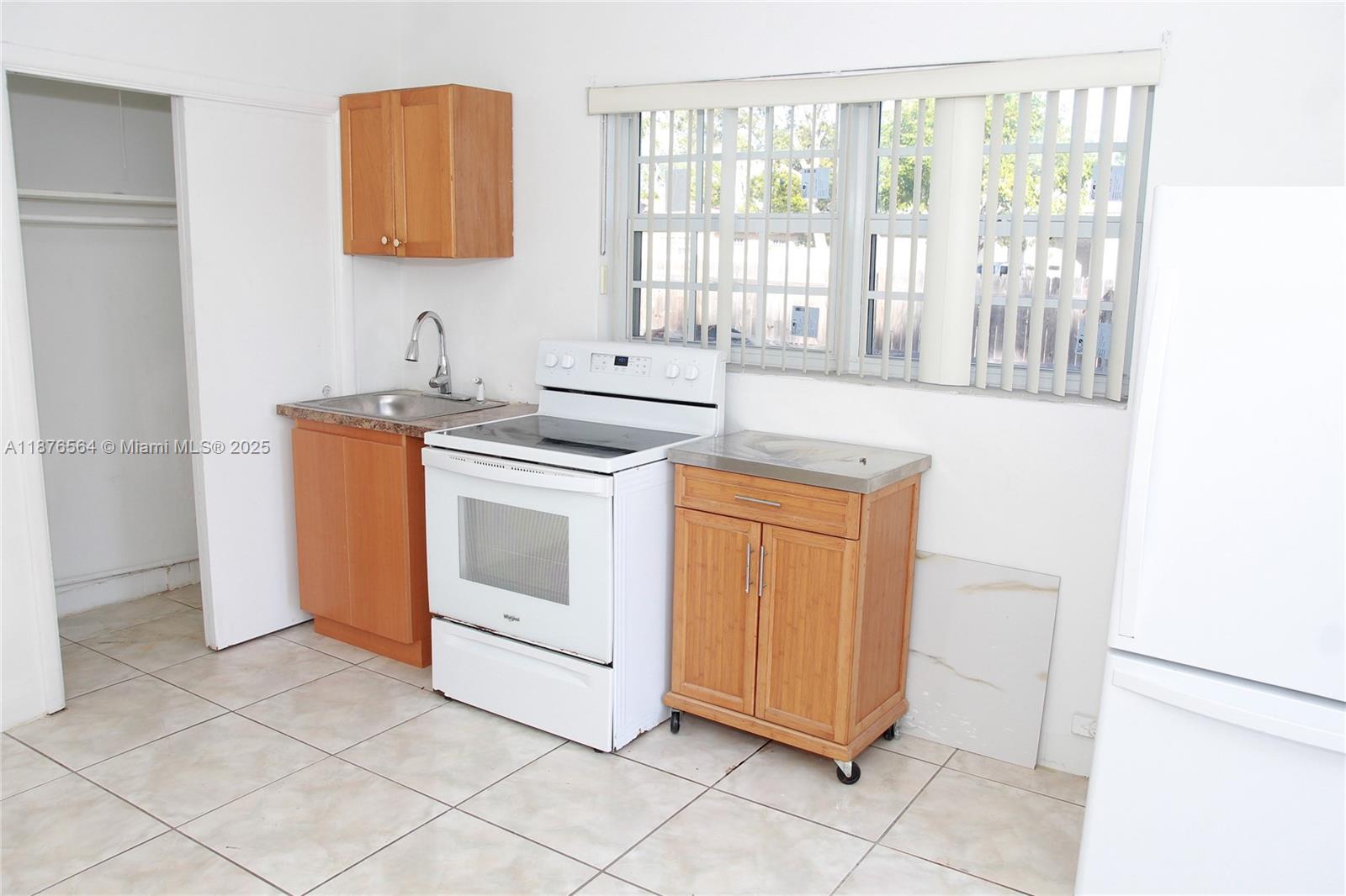 CAPRI VILLAS - Residential Lease