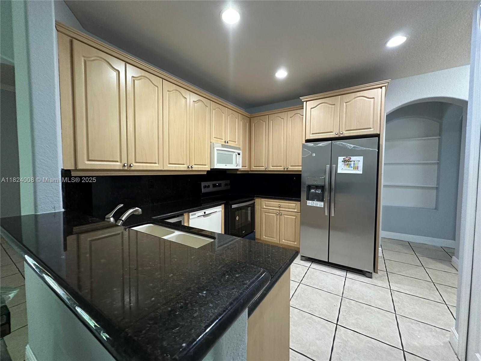 2841 Poinciana Cir 2841