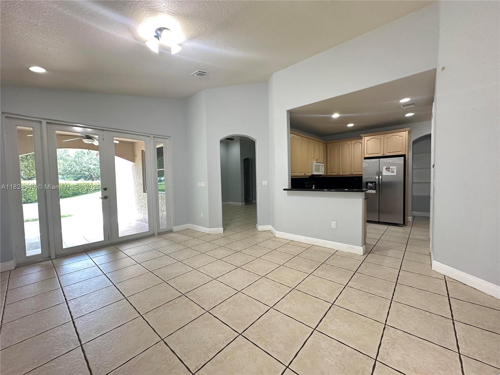 2841 Poinciana Cir 2841