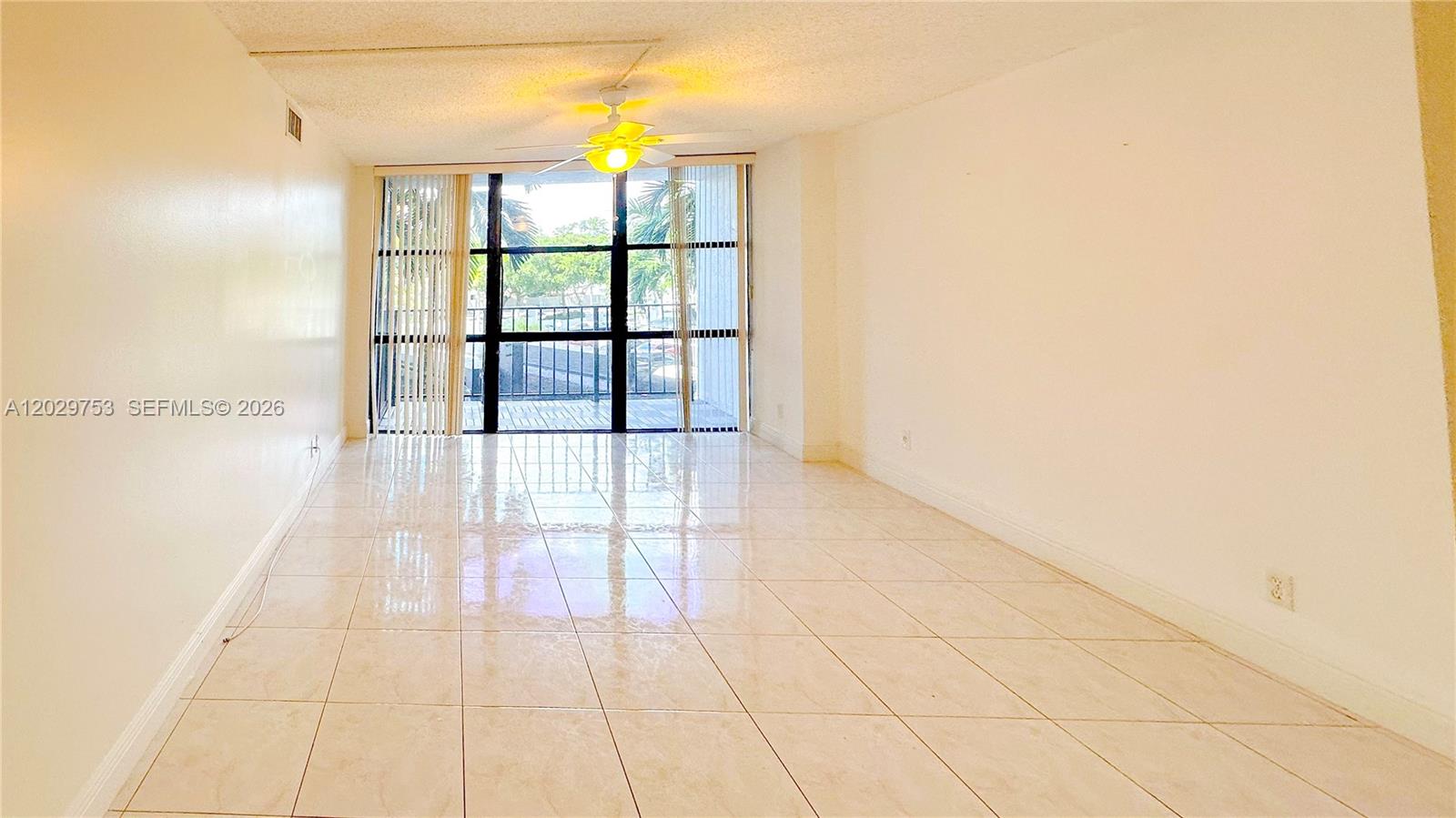 800 Parkview Dr 323