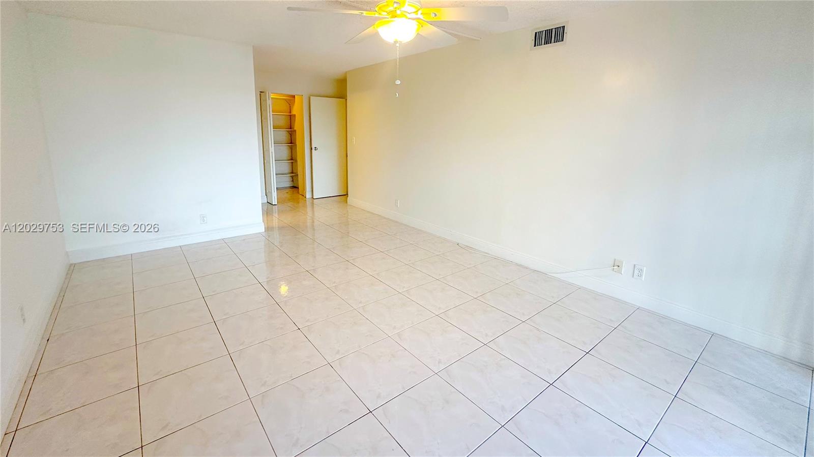 800 Parkview Dr 323