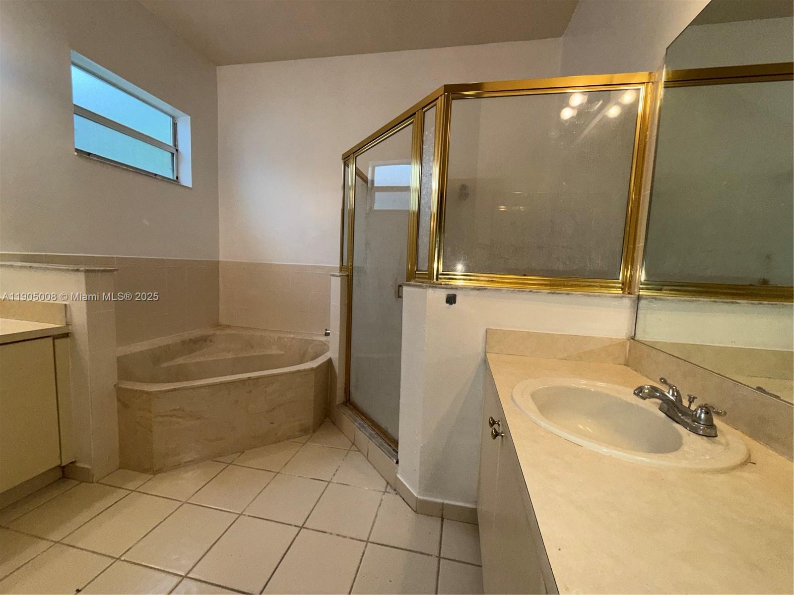 KEYS-GATE NO 1 - Residential