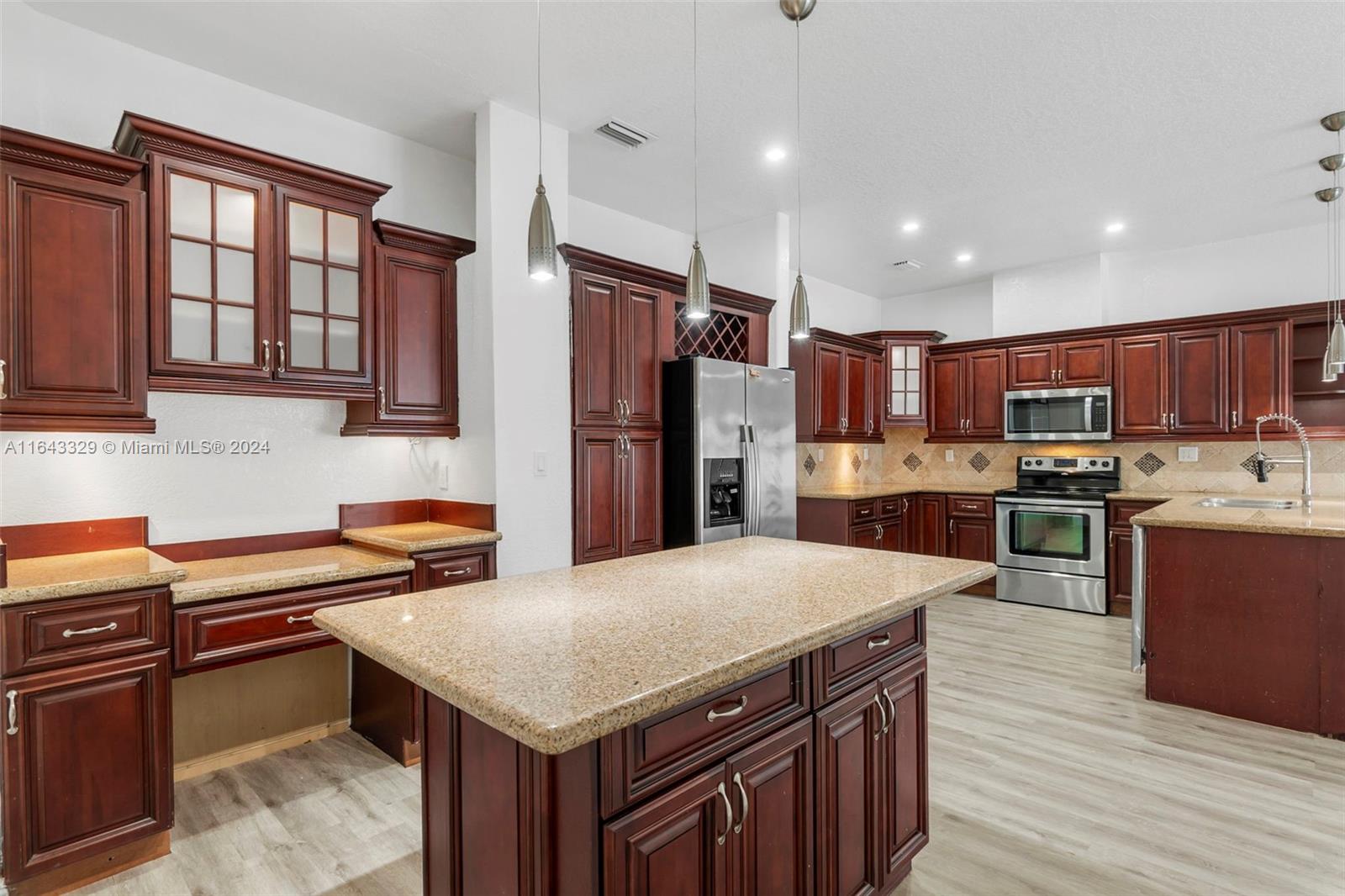 WEST LAKES GARDENS ESTATE - Residential Lease