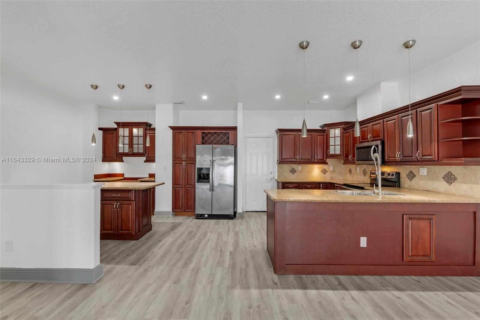 WEST LAKES GARDENS ESTATE - Residential Lease