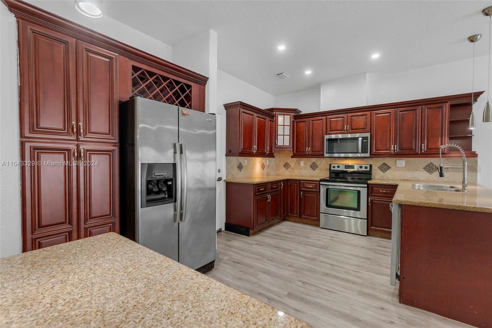 WEST LAKES GARDENS ESTATE - Residential Lease