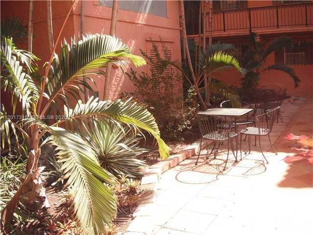 TENNIS CLUB JOHNSTON COND - Residential