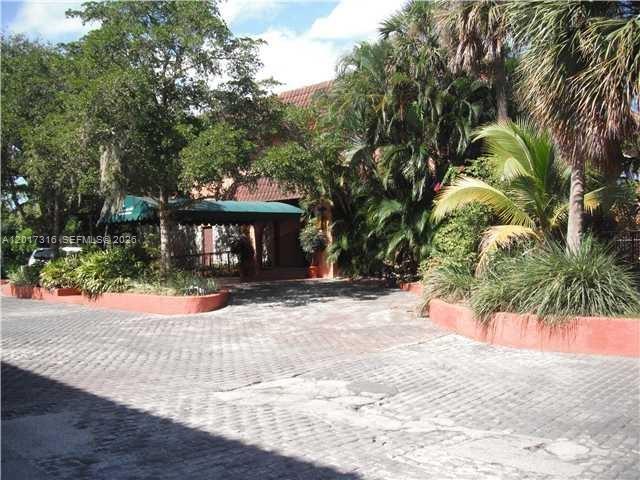 TENNIS CLUB JOHNSTON COND - Residential
