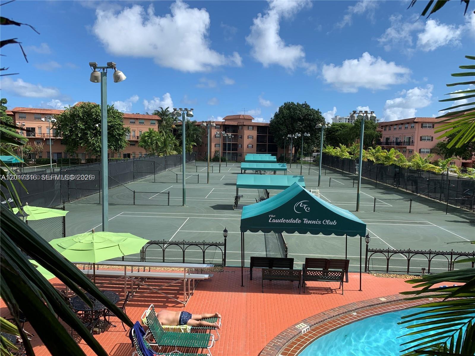 TENNIS CLUB JOHNSTON COND - Residential