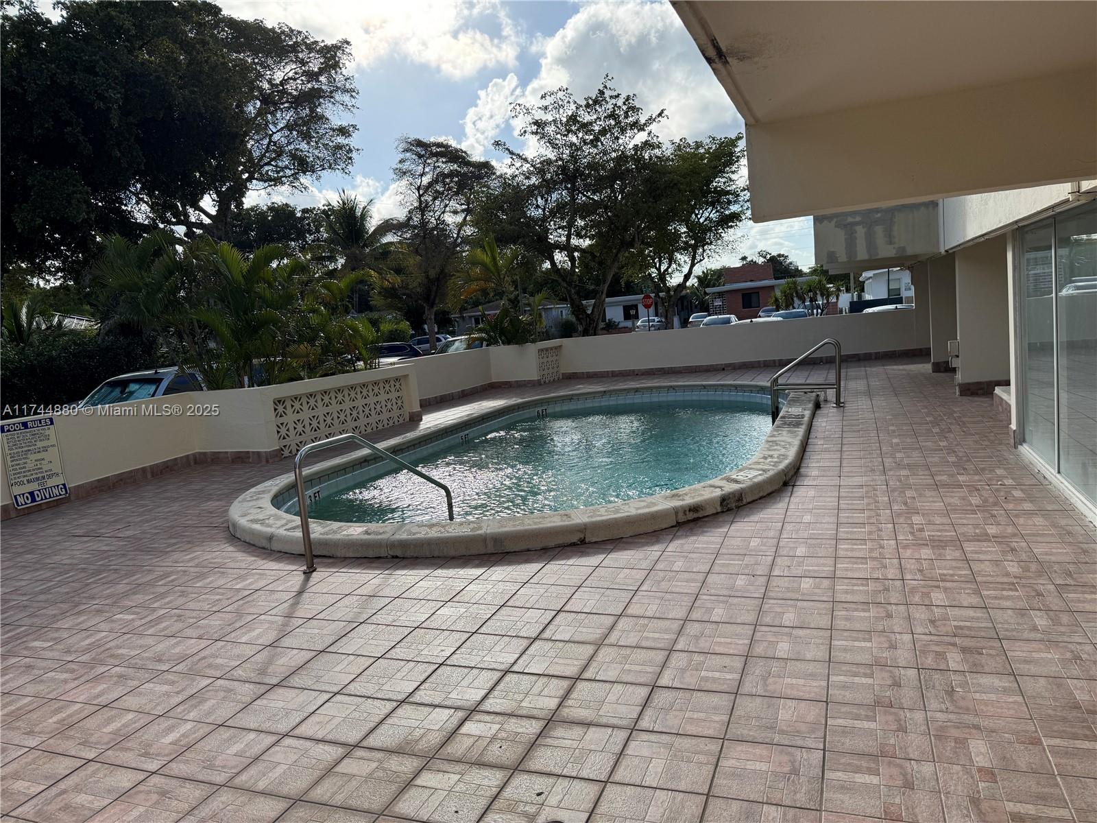 WINDWARD CONDO - Residential