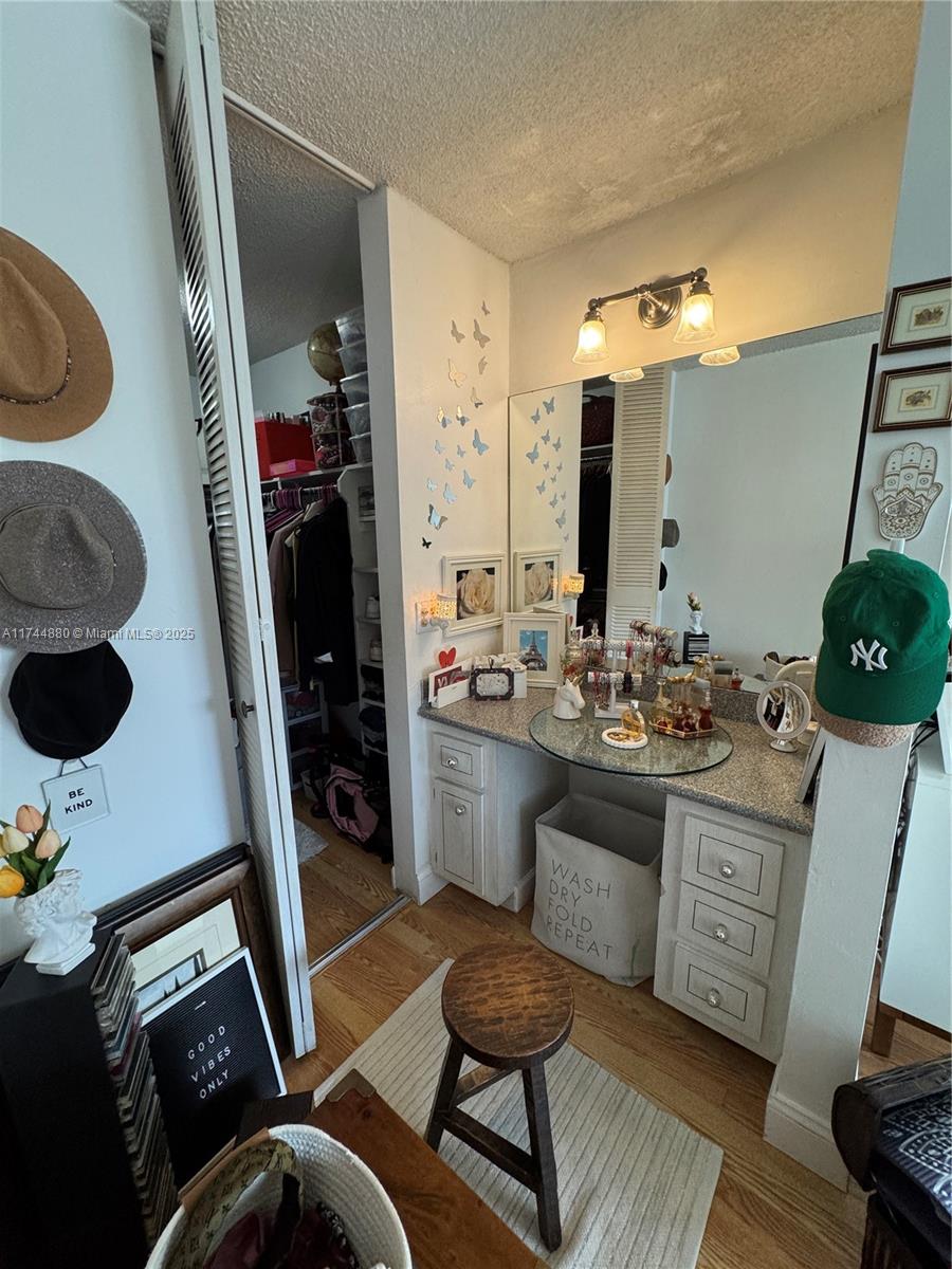 WINDWARD CONDO - Residential