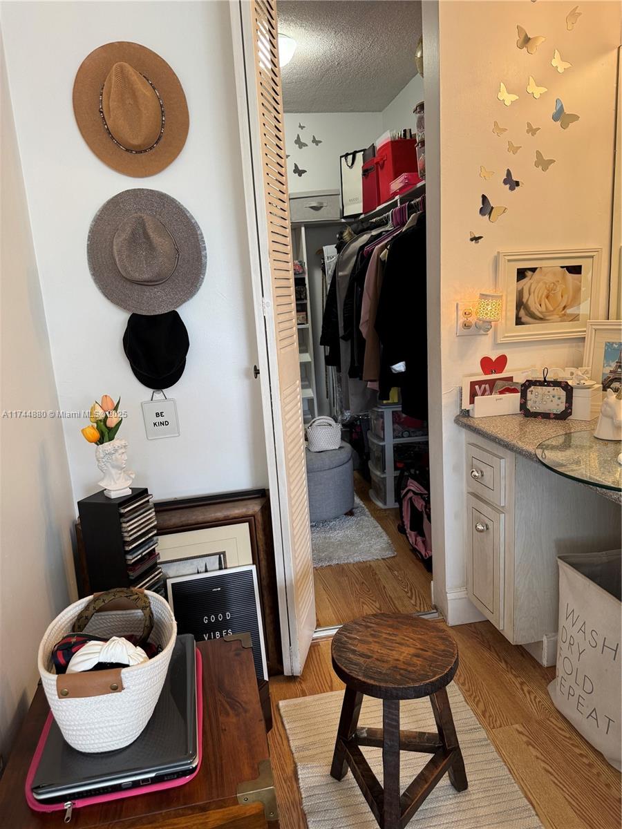 WINDWARD CONDO - Residential