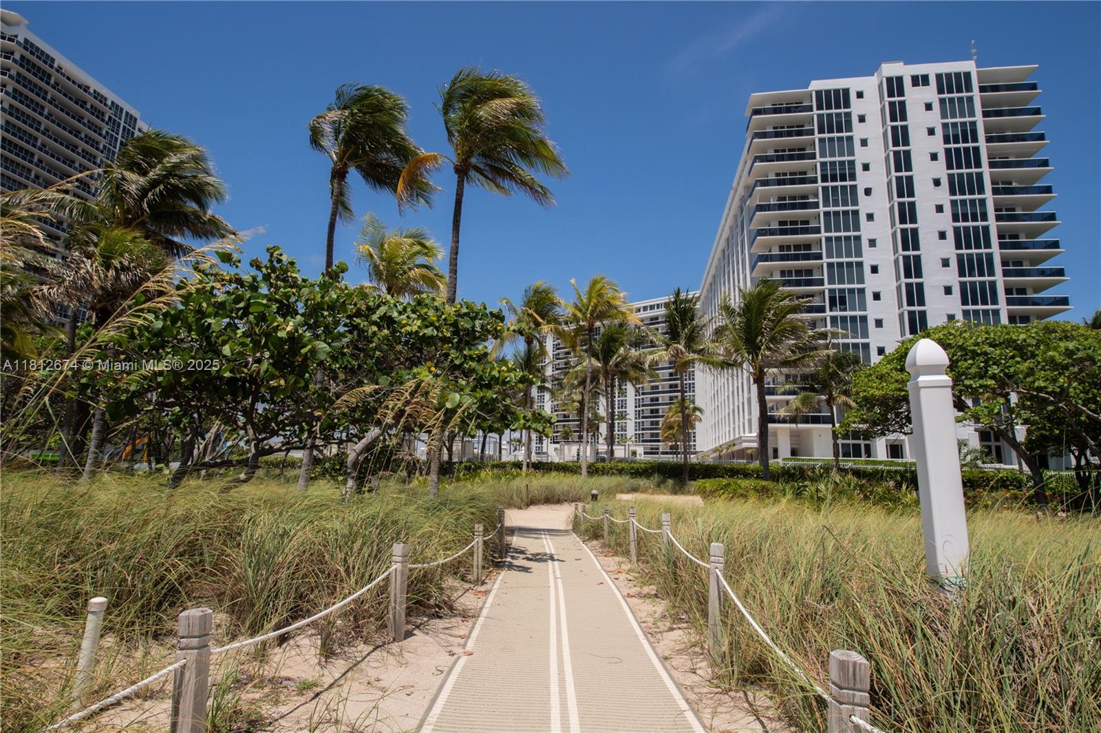 10275 Collins Ave 330
