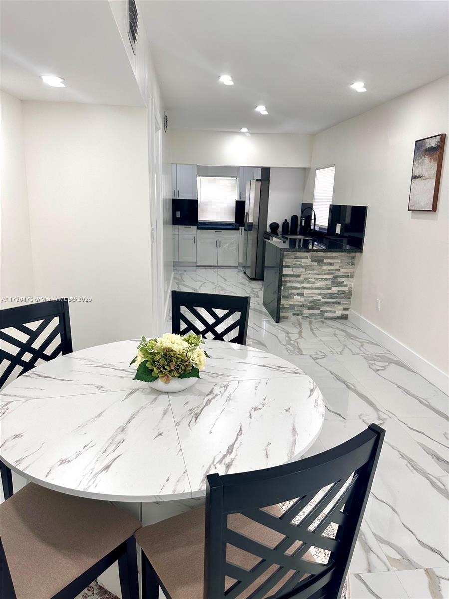 DIXIE VIEW - Residential