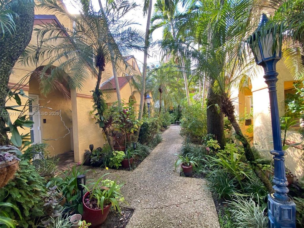 Photo of 101 NE 8th Ave #3, Fort Lauderdale, FL 33301 (MLS # A12011125)