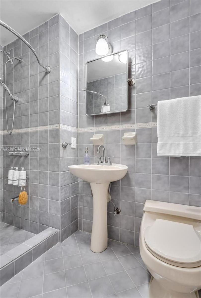 EAST SHENANDOAH - Residential Lease