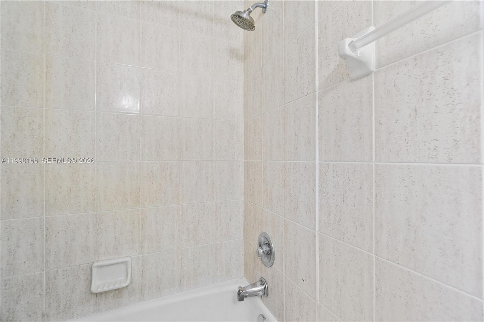 THE DECOPLAGE CONDO - Residential Lease