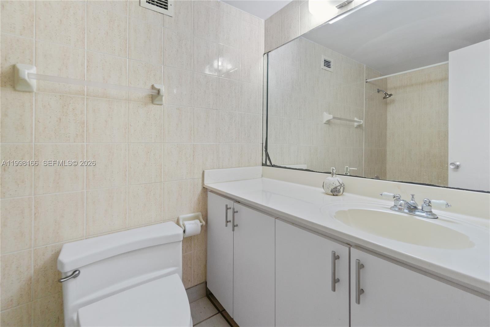 THE DECOPLAGE CONDO - Residential Lease