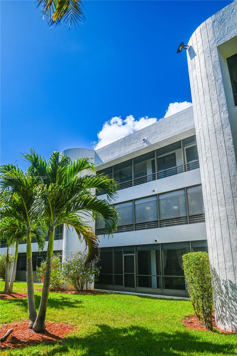 SHERIDAN BY THE BEACH CON - Residential