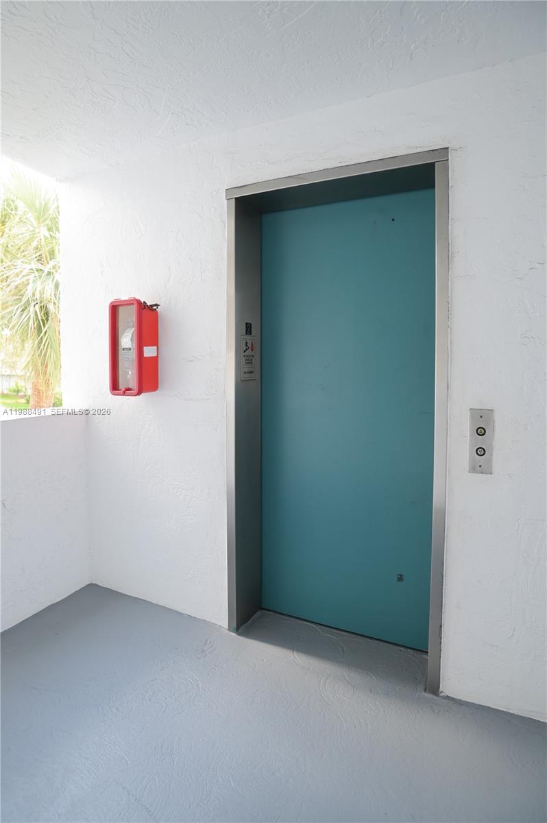 SHERIDAN BY THE BEACH CON - Residential