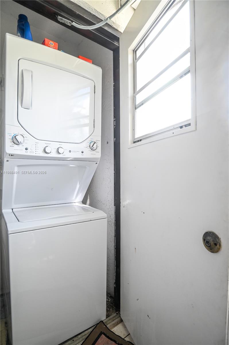 SHERIDAN BY THE BEACH CON - Residential