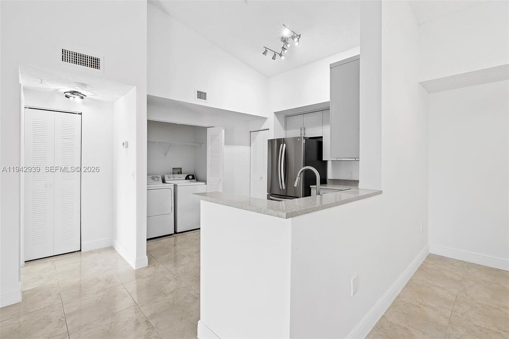 Photo of 6992 SW 39th St #I302, Davie, FL 33314 (MLS # A11942939)