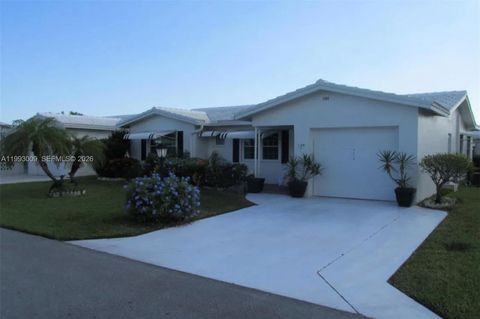 Photo of 1104 Ocean Ave, Boynton Beach, FL 33426 (MLS # A11993009)